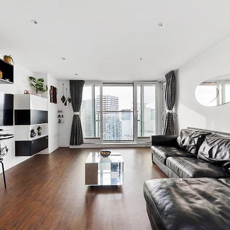 Two Bedroom Apartment - London Excel Stays Екстериор снимка