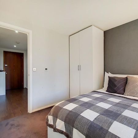 Two Bedroom Apartment - London Excel Stays Екстериор снимка