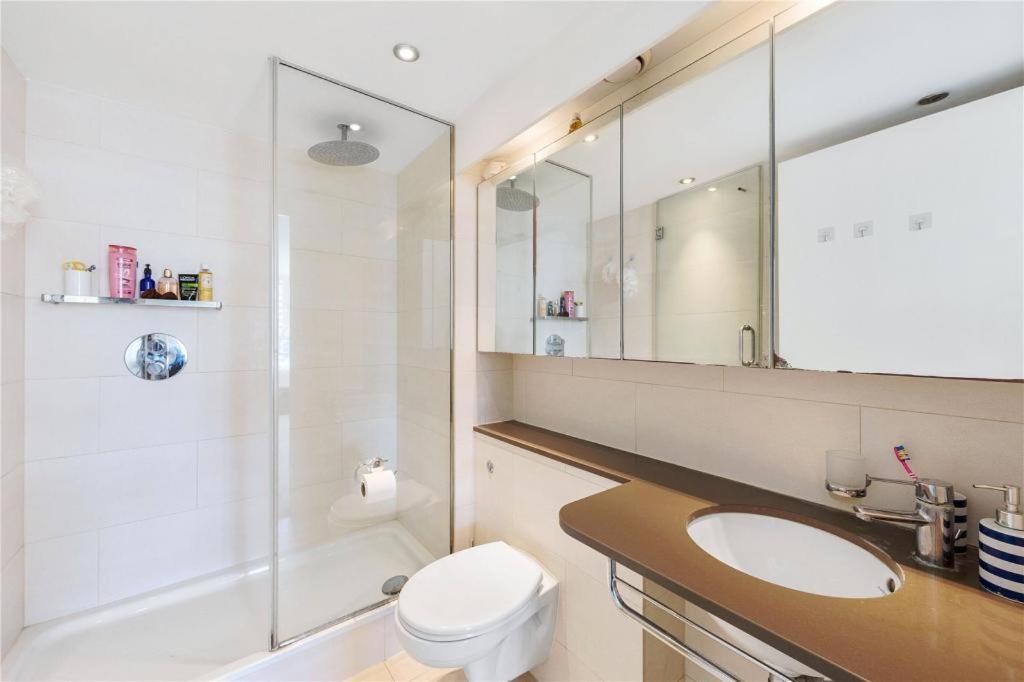 Two Bedroom Apartment - London Excel Stays Екстериор снимка
