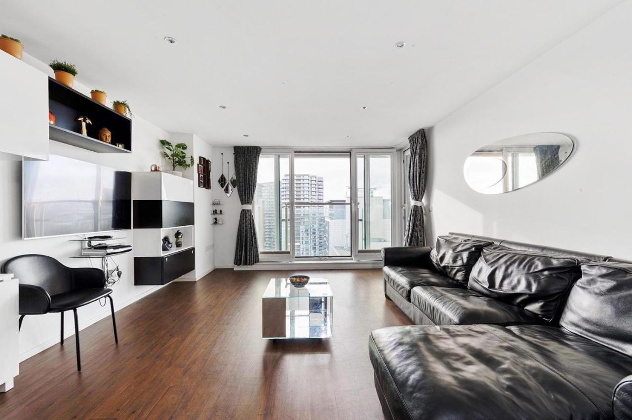 Two Bedroom Apartment - London Excel Stays Екстериор снимка