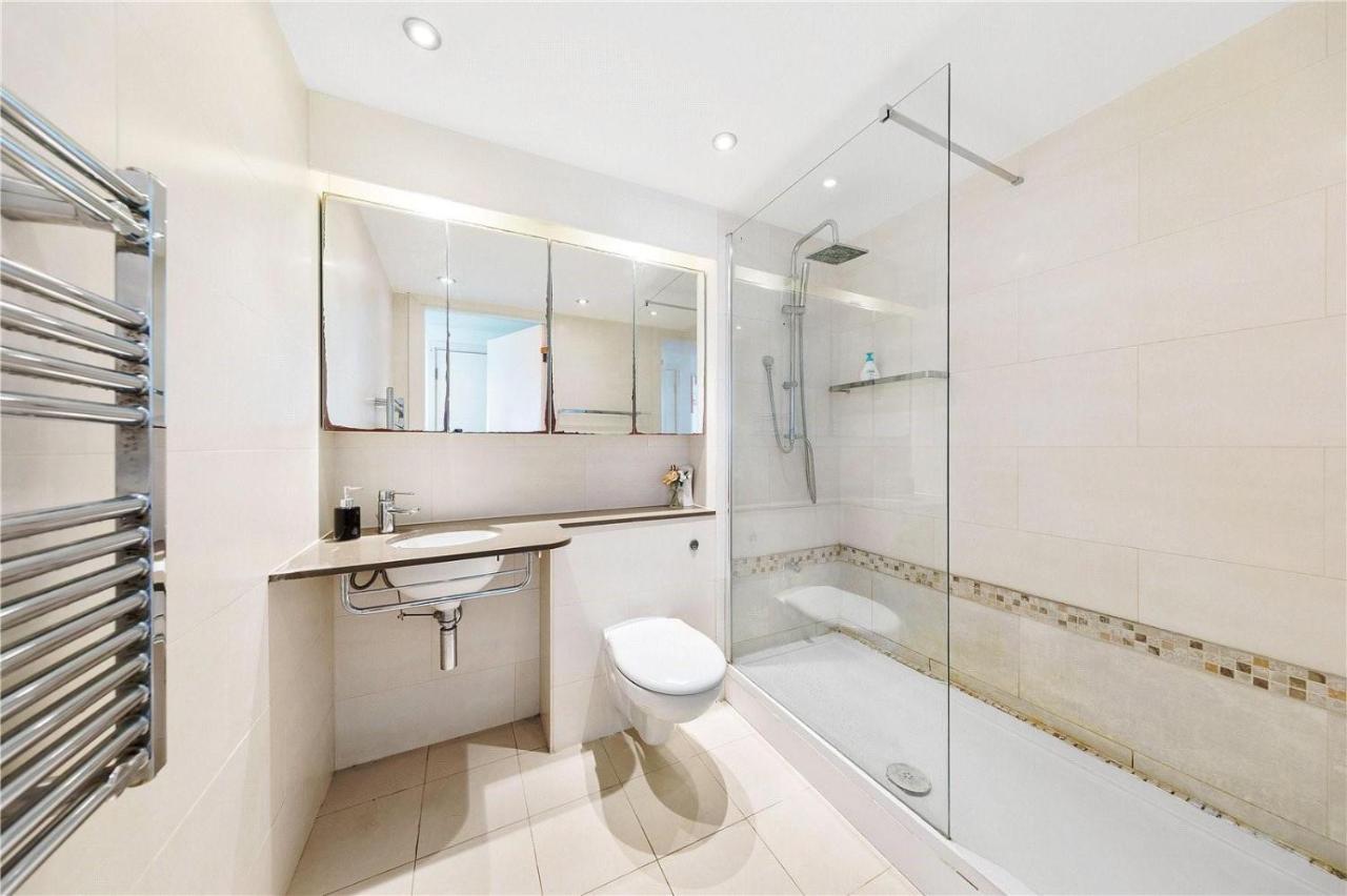Two Bedroom Apartment - London Excel Stays Екстериор снимка
