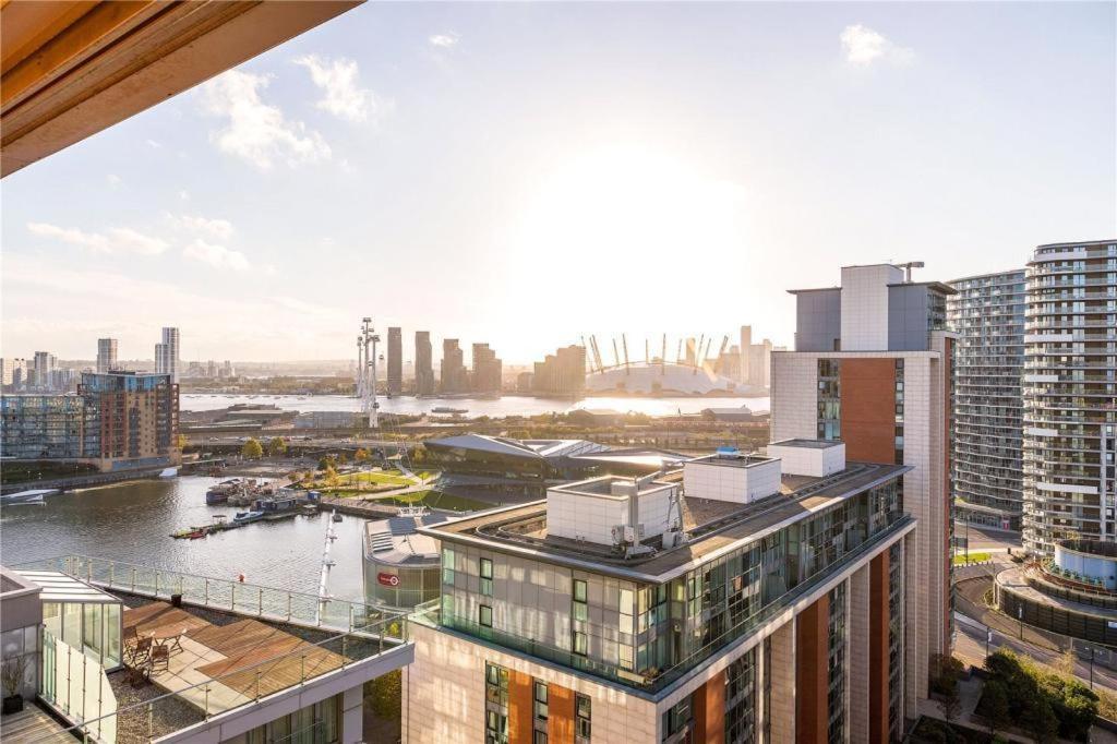 Two Bedroom Apartment - London Excel Stays Екстериор снимка