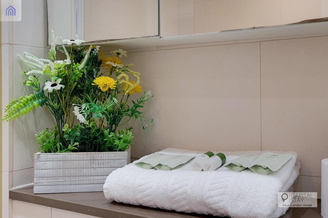 Two Bedroom Apartment - London Excel Stays Екстериор снимка